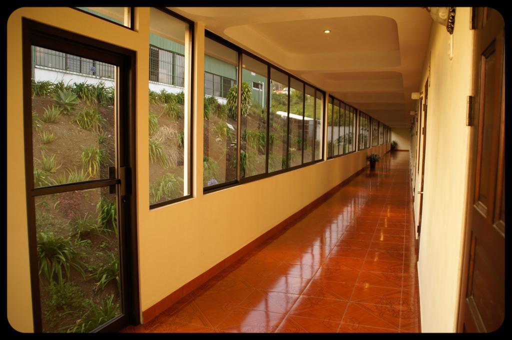 Hotel Las Brumas Cartago Bilik gambar