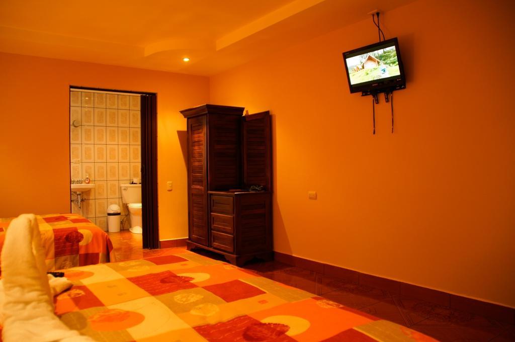 Hotel Las Brumas Cartago Bilik gambar